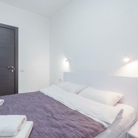 Skyhome Na Nauky Kyiv Exterior photo